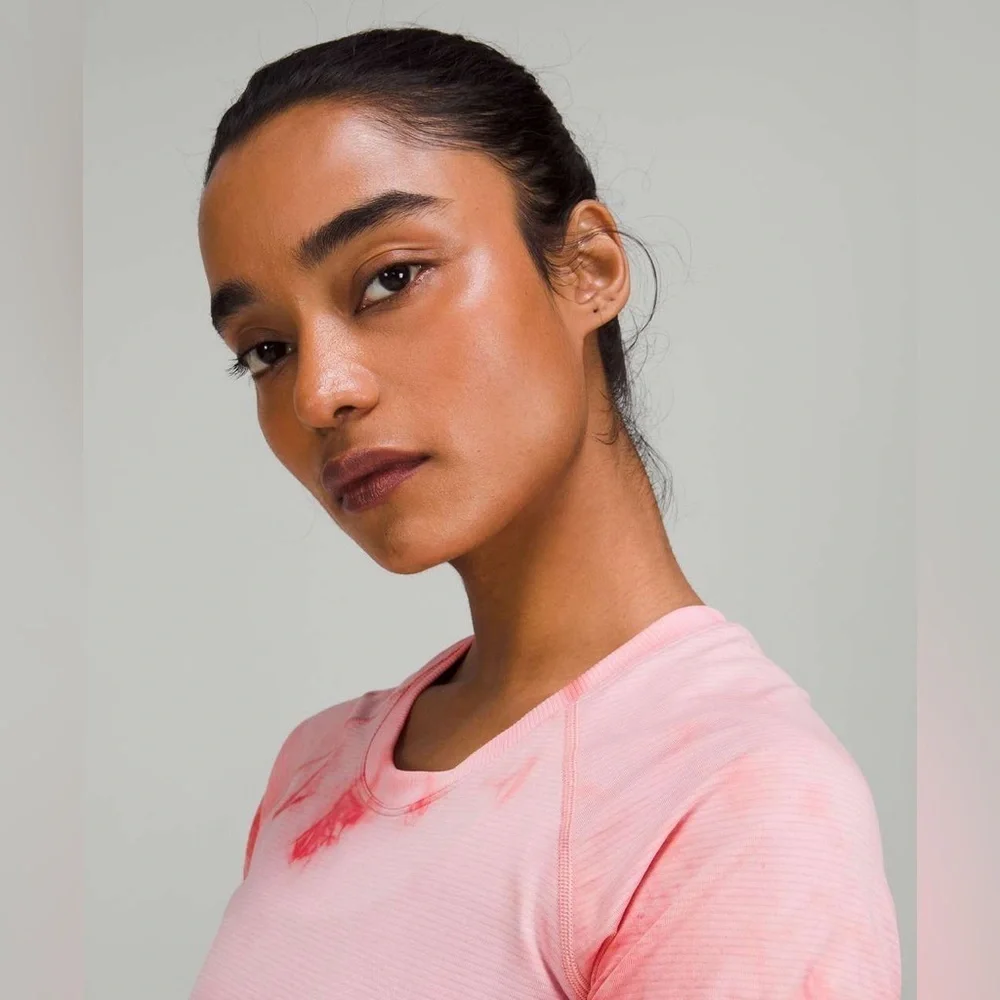Lululemon Swiftly Tech Short Sleeve Shirt 2.0 in Marble Dye Raspberry Cream Sz 6